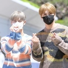 【PHOTO】Highlight、ラジオ出演のため放送局へ…眩しそうな表情やキュートなポーズも(動画あり)