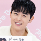 【PHOTO】キム・ドンジュン、サイン会に出席…除隊後久々のファンとの再会に喜び