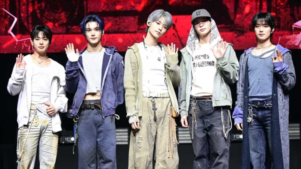 【PHOTO】“5人体制でカムバック”EVNNE、1stシングル「Backtalk」発売記念ショーケースを開催