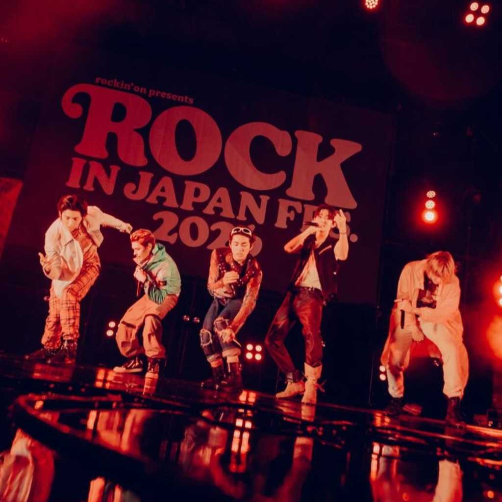 CORTIS「ロッキン」初出演!豪雨の中でも揺れのない生歌を披露…爆発的なパフォーマンスが話題に