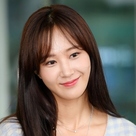 【PHOTO】少女時代 ユリ、スケジュールのためタイへ出国…ウィンク＆指ハートで挨拶（動画あり）