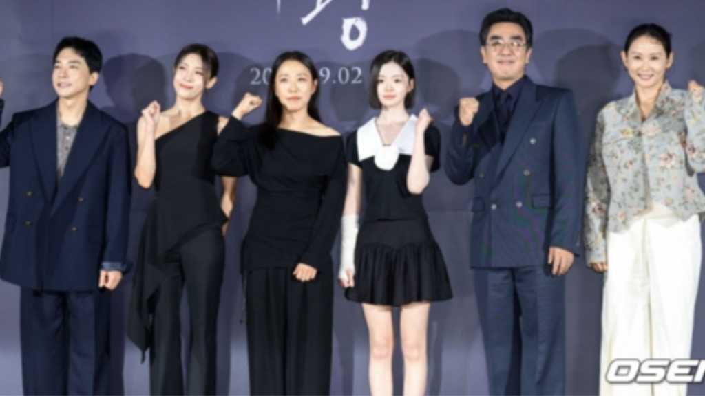 【PHOTO】リュ・スンリョン＆ハ・ジウォンら、映画「雨光」制作発表会に出席