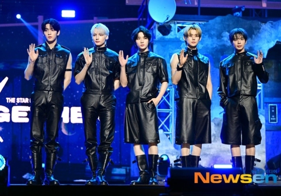 防弾少年団(BTS) - TXT TOMORROW X TOGETHER ユニフォーム BTSの弟分“TXT”、カムバックショー＜WELCOME BACK SHOW＞放送