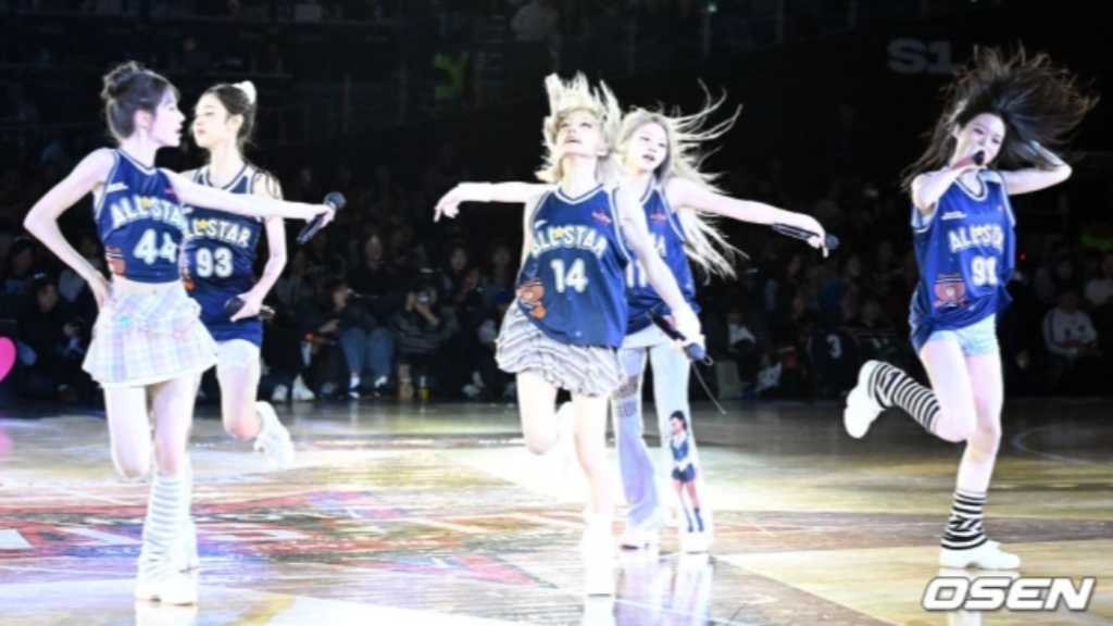 【PHOTO】KiiiKiii、始球式に登場…メンバー全員で祝賀ステージも披露