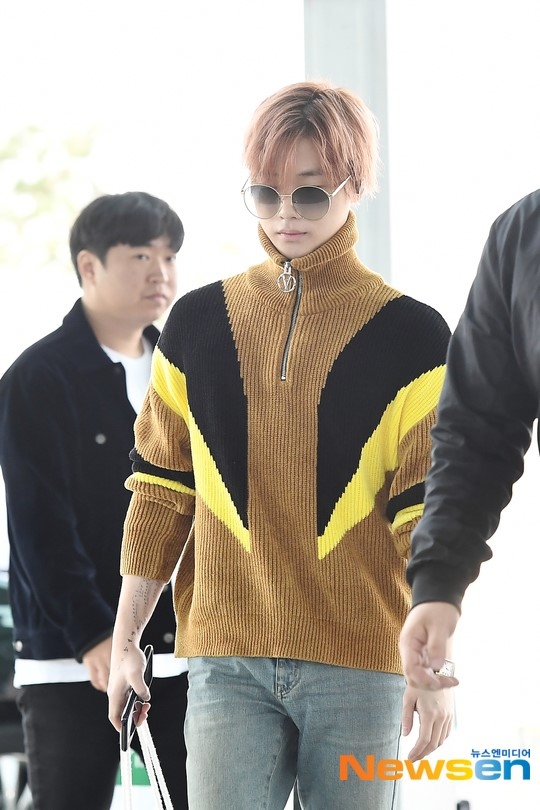 Photo Ikon ファンミーティングのため日本へ出国 個性溢れる空港ファッション 動画あり Kstyle