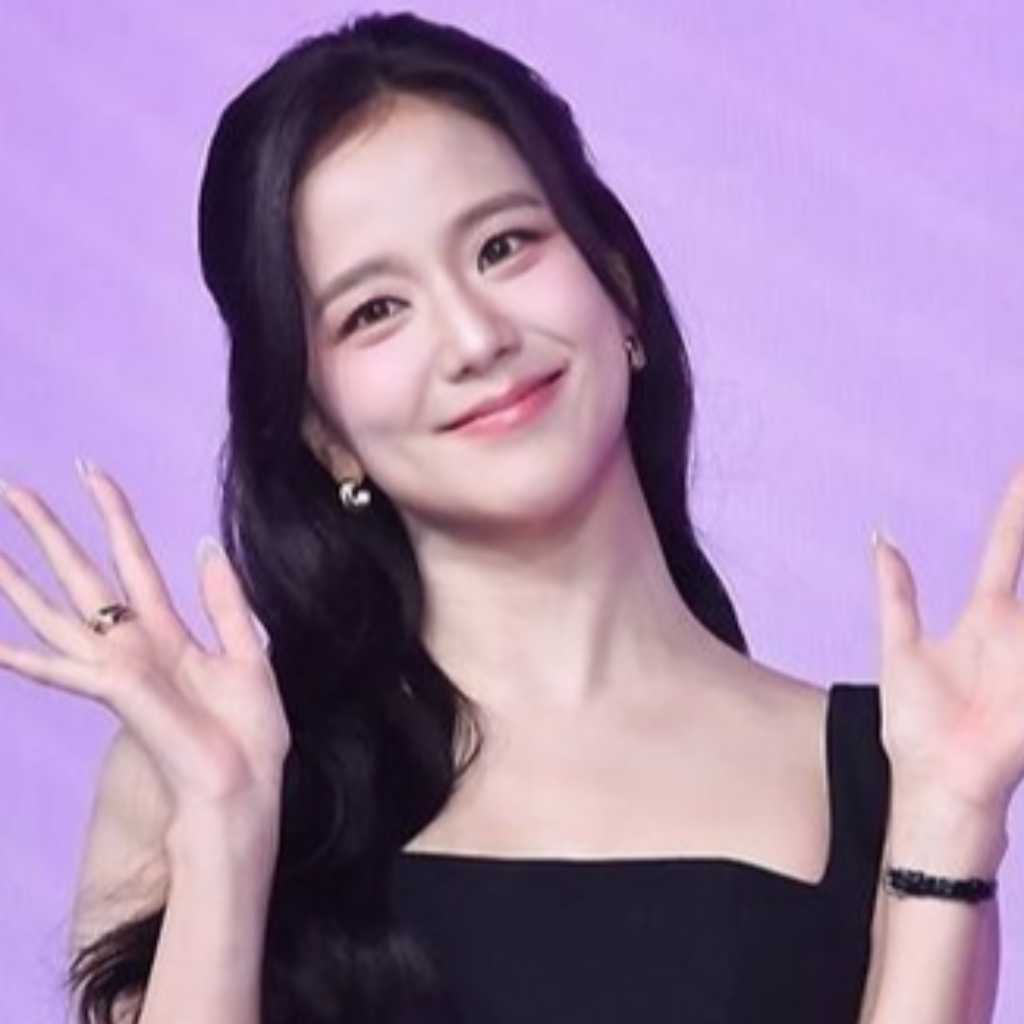 BLACKPINK ジス着用衣装をめぐり議論に…海外デザイナーが再び釈明「彼女を非難する意図はなかった」