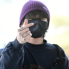 【PHOTO】BTS ジョングク、海外スケジュールのためアメリカへ出国…愛嬌たっぷりに挨拶（動画あり）