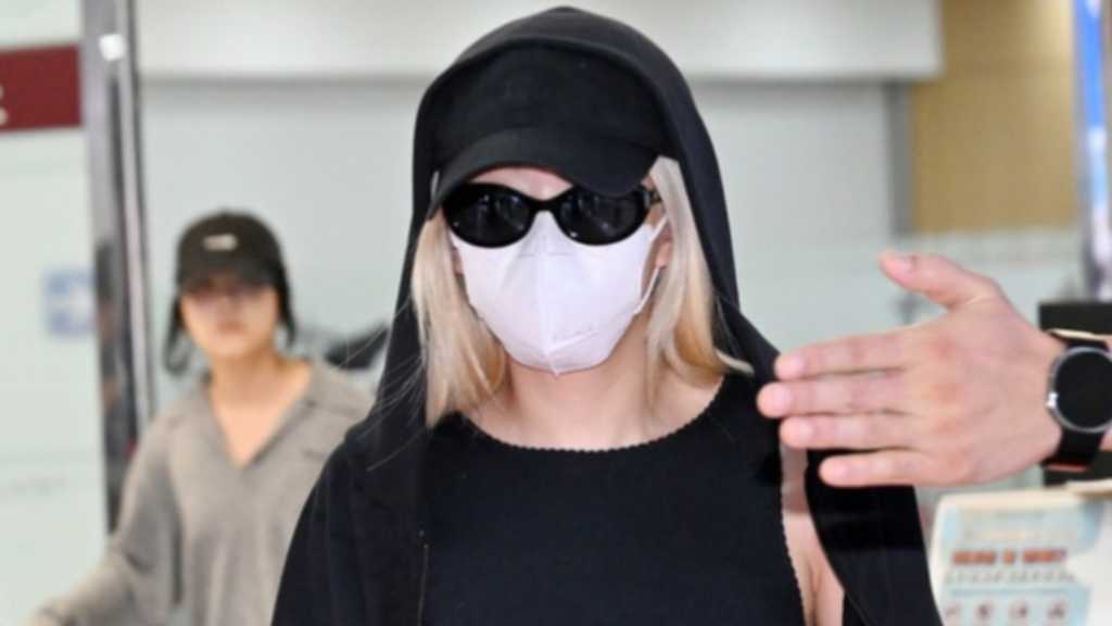 【PHOTO】BLACKPINK ロゼ、日本でのスケジュールを終えて帰国(動画あり)