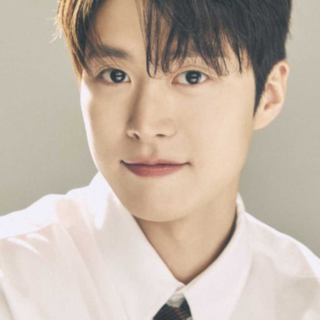 Netflix映画「告白ヒストリー」コンミョン“高校生役に心配も…パックやダイエットをした”