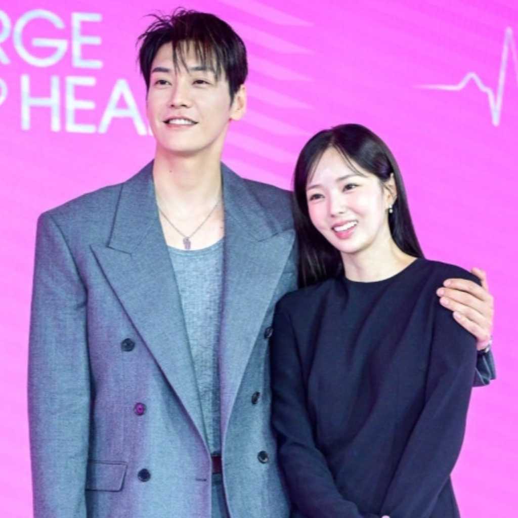 【PHOTO】キム・ヨングァン&チェ・スビン、密着・手繋ぎショットも!Netflix「ハートにチャージして」制作発表会に出席