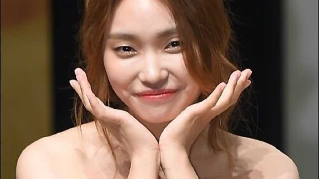 イ・ジナ、第1子出産を報告…仲間＆ファンからお祝いのメッセージも