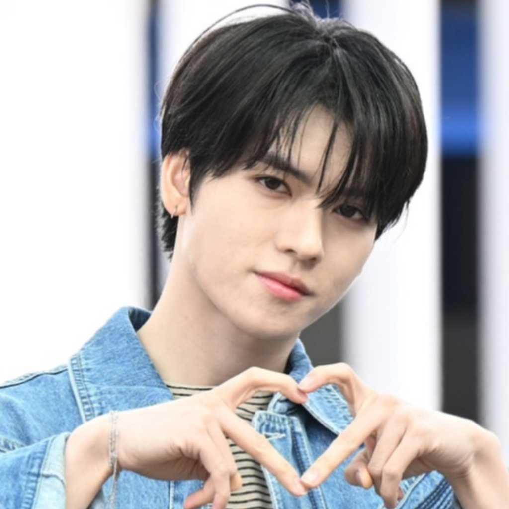 【PHOTO】POW ヨチ、ファッションウィークに出席するためフランスへ出国（動画あり）