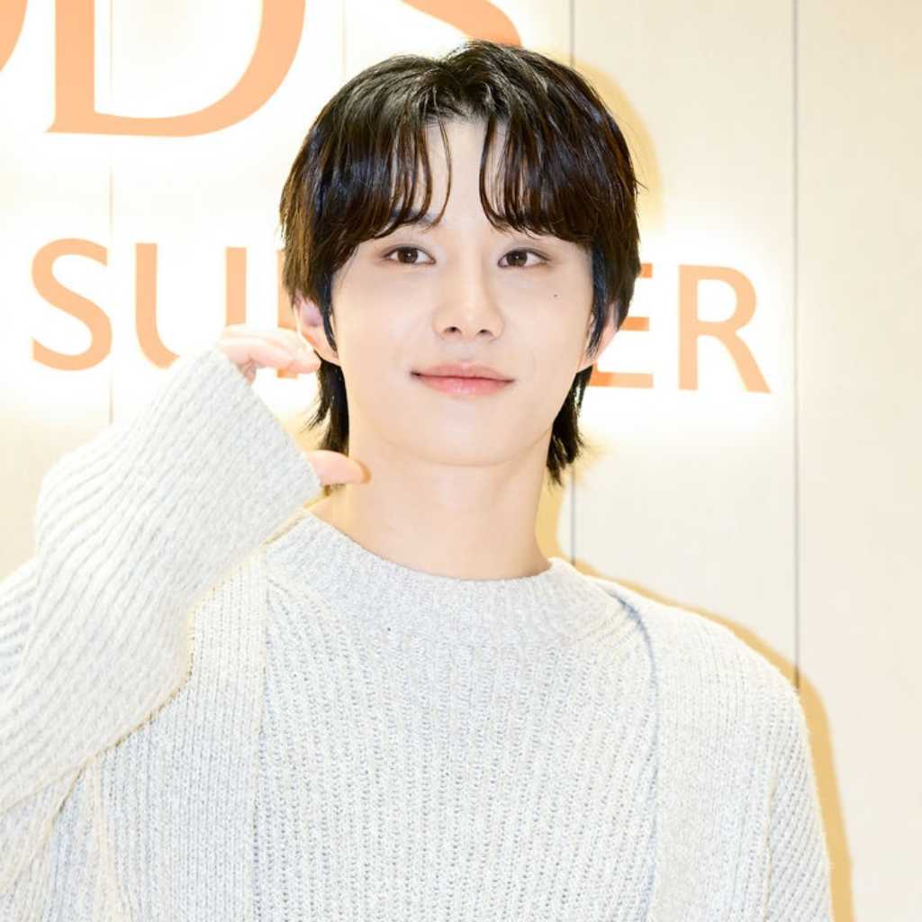 NCT ジョンウ、入隊前に初の単独ファンミーティングを開催!愛であふれた甘い時間をプレゼント