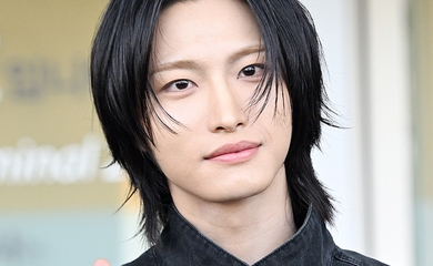 【PHOTO】ATEEZのSEONGHWA、ファッションショーのためフランスへ出国（動画あり）