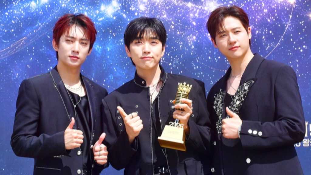 【PHOTO】B1A4、NEXZら「不朽の名曲」2026王中王戦のレッドカーペットに登場