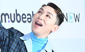 【PHOTO】キム・ホヨン「CIRCLE CHART MUSIC AWARDS」レッドカーペットに登場