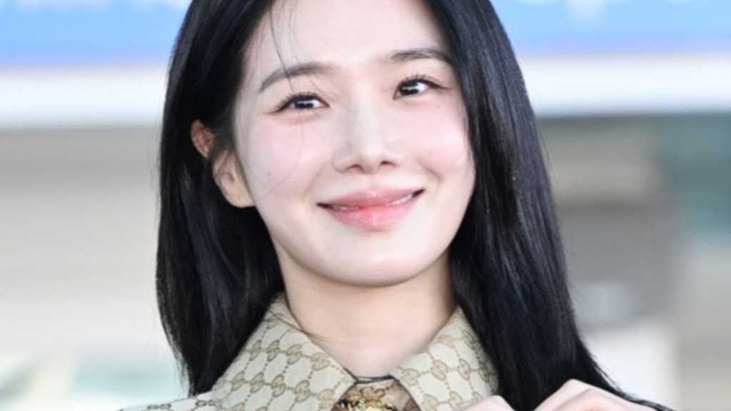 【PHOTO】パク・ギュヨン、海外スケジュールのため出国(動画あり)