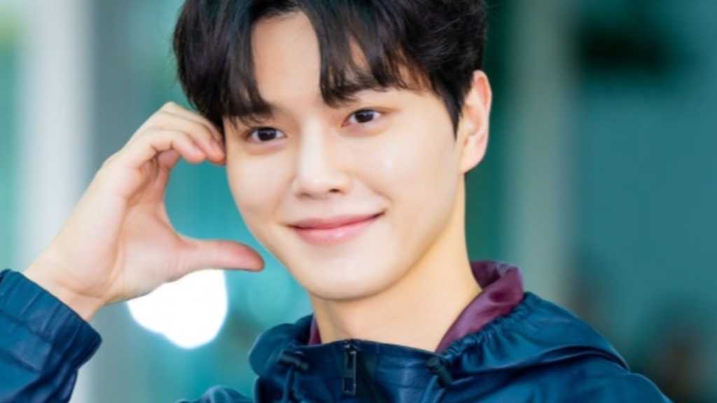 【PHOTO】ソン・ガン、ファッションウィークに出席するためフランスへ出国