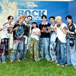 ENHYPEN、あいみょんと記念ショット！「ROCK IN JAPAN FESTIVAL」でAyumu Imazuとも対面