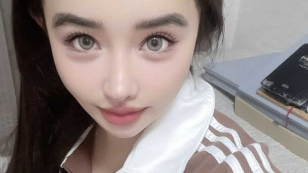 2NE1のBOM、再びセルフ熱愛説…突然のセクシーショット投稿に驚き