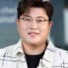 【PHOTO】キム・ホジュン、番組撮影のためタイへ出国…優しい笑顔で挨拶