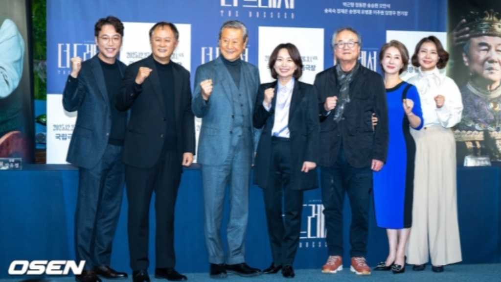 【PHOTO】パク・グンヒョンからオ・マンソクまで、演劇「ドレッサー」記者懇談会に出席