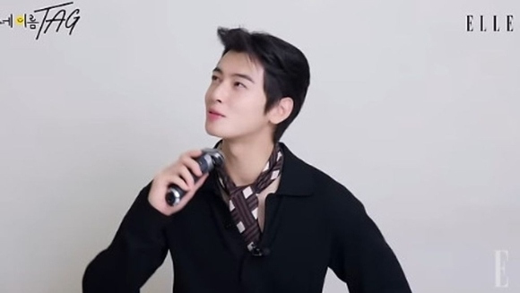 新しいスタイル ASTRO チャウヌ、愛用品を紹介！今後挑戦してみたいことを語る K-POP/アジア