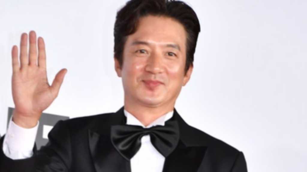 【PHOTO】チョン・ジュノからイ・スヒョク、ハ・ジョンウまで「釜山国際映画祭」開幕式のレッドカーペットに登場（動画あり）