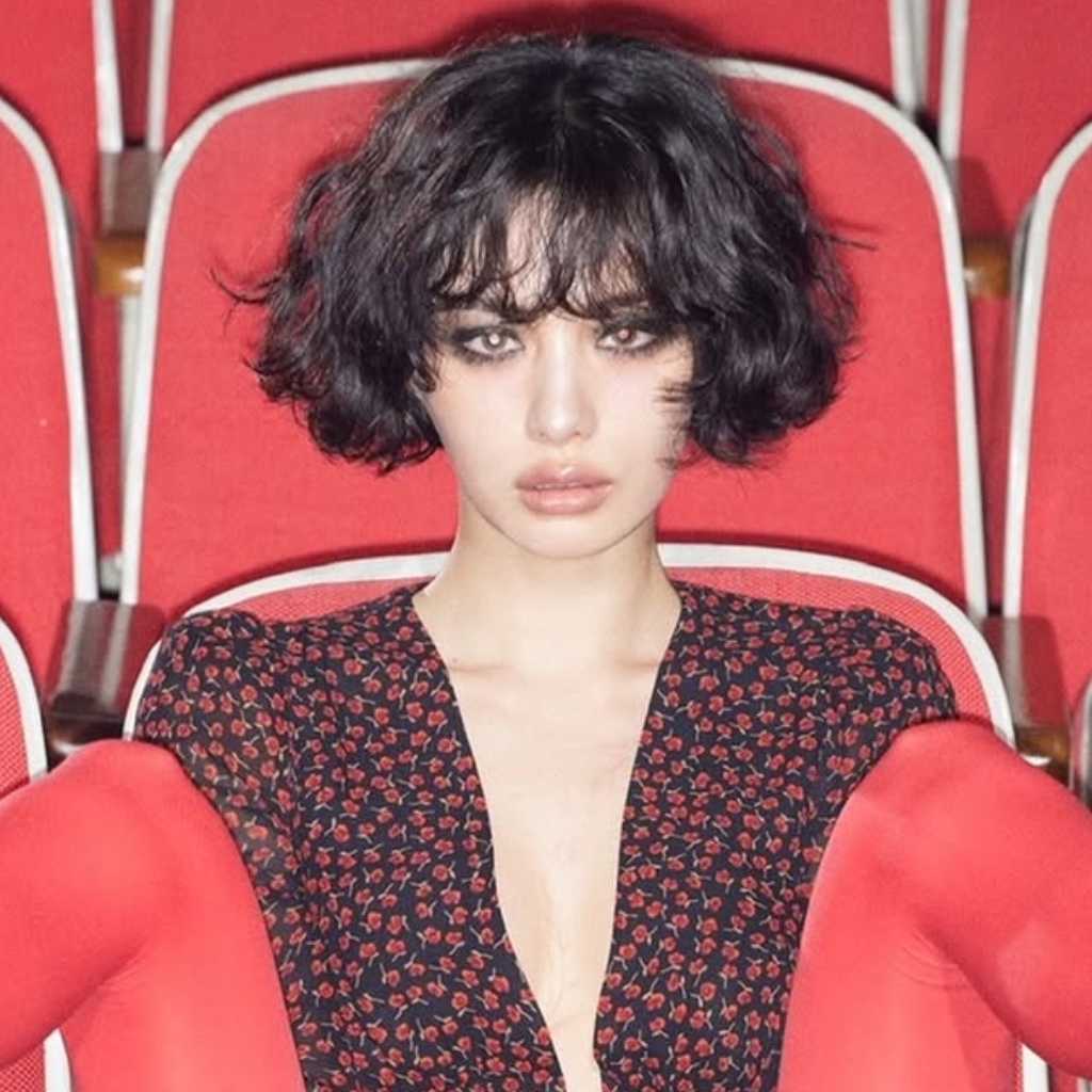 ナナ、警察調査を終えて…上半身裸の衝撃グラビアで強烈なビジュアルを披露(動画あり)