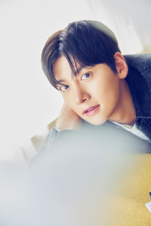 チ・チャンウク直筆サイン入り写真…Ji Chang-wook…3-