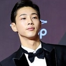 【PHOTO】ジス＆キム・ユリ「2018 MAMA」韓国公演のレッドカーペットに登場