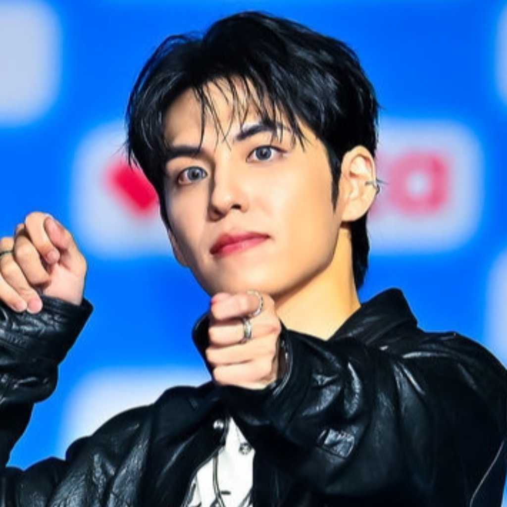 【PHOTO】DAY6 ウォンピル「2026 SBS歌謡大典 Summer」ブルーカーペットに登場
