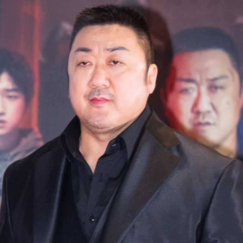 マ・ドンソク、父親が本日(6/2)死去…妻イェ・ジョンファらと共に最後を見送る