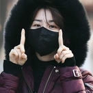 【PHOTO】パク・ハソン、ラジオ番組の収録に参加…キュートなポーズも（動画あり）