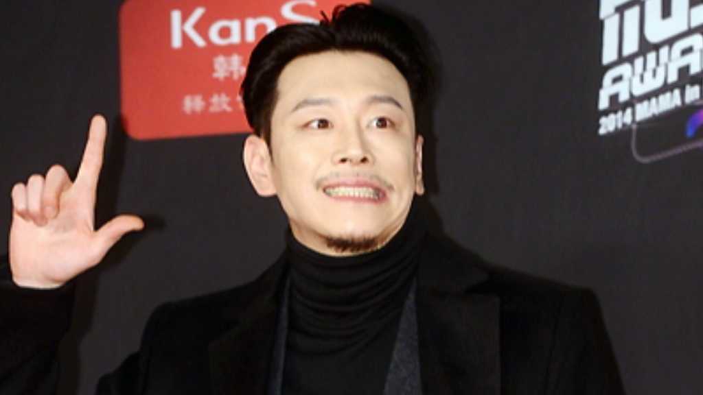 BILL STAX、10歳年下の彼女と破局か…交際相手がフォロー解除「8年ぶりにシングル」