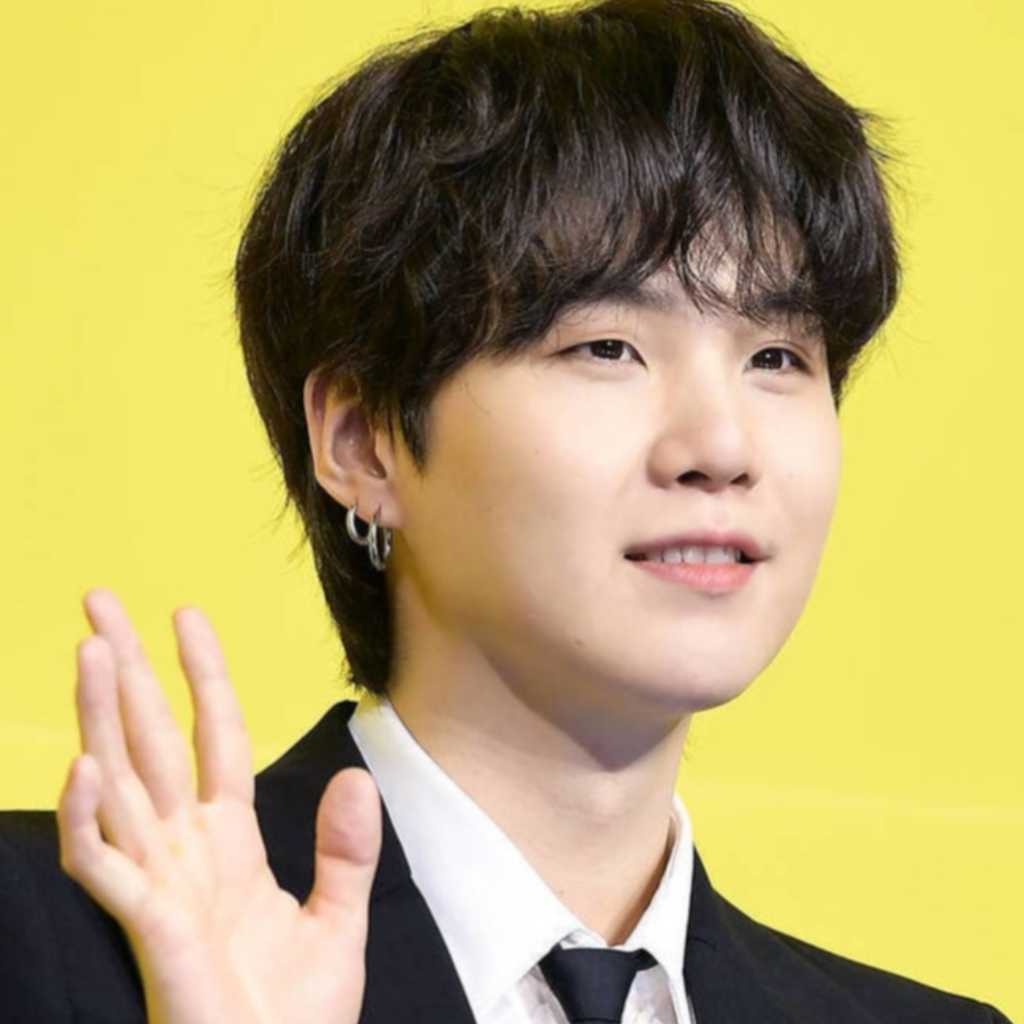 BTSのSUGA、光化門公演を控えファンに注意喚起「無理せず暖かい服装で」