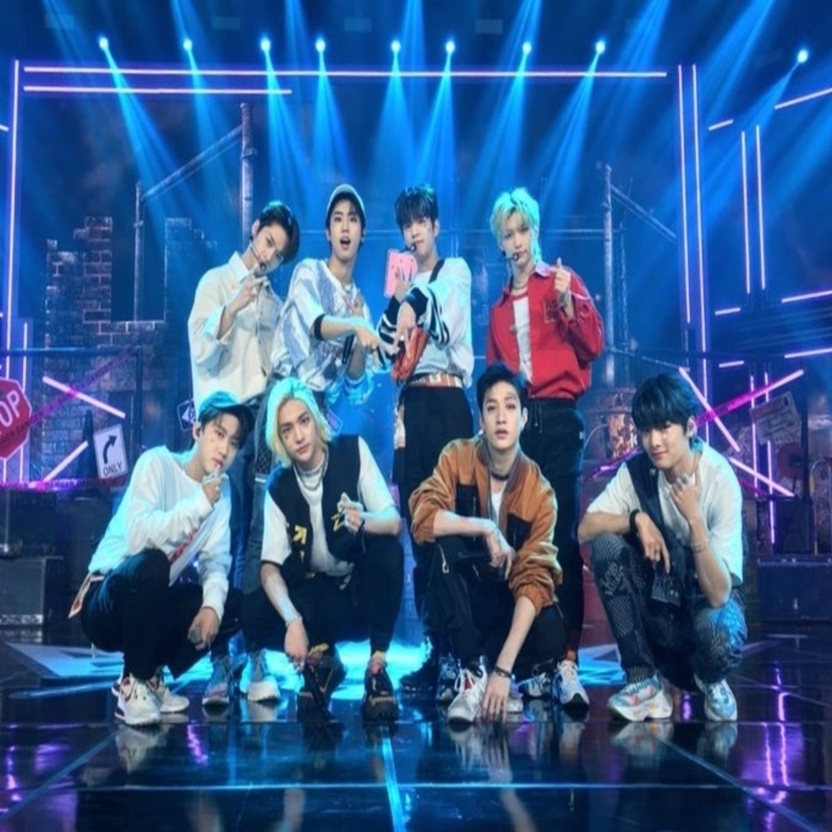 Stray Kids Mステ と バズリズム02 初出演が話題に 感激のコメント 記念ショットも 幸せな1日でした Kstyle