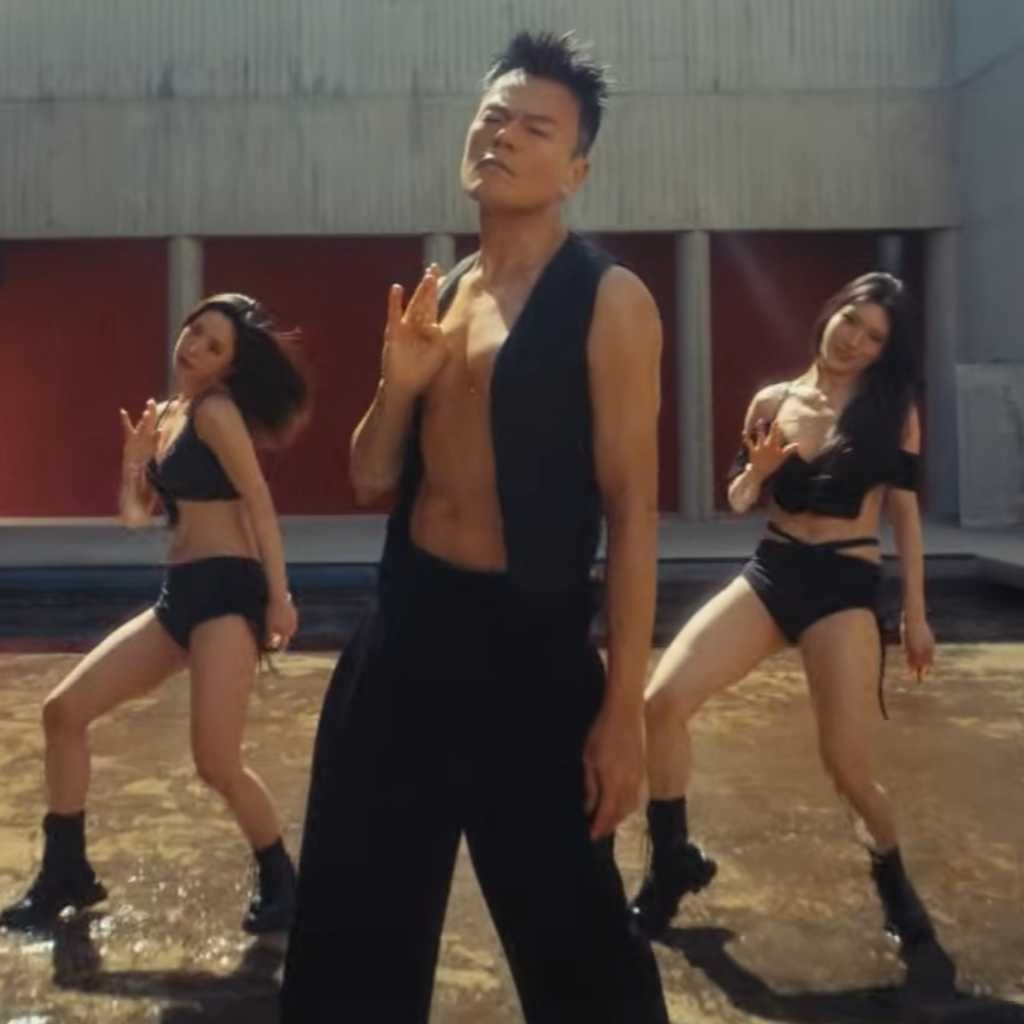パク・ジニョン、新曲「WET」MV公開…中毒性のあるメロディーと強烈なパフォーマンス