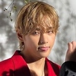 BTSのV、グラビアのビハインドカット公開…セクシーな魅力に視線釘付け