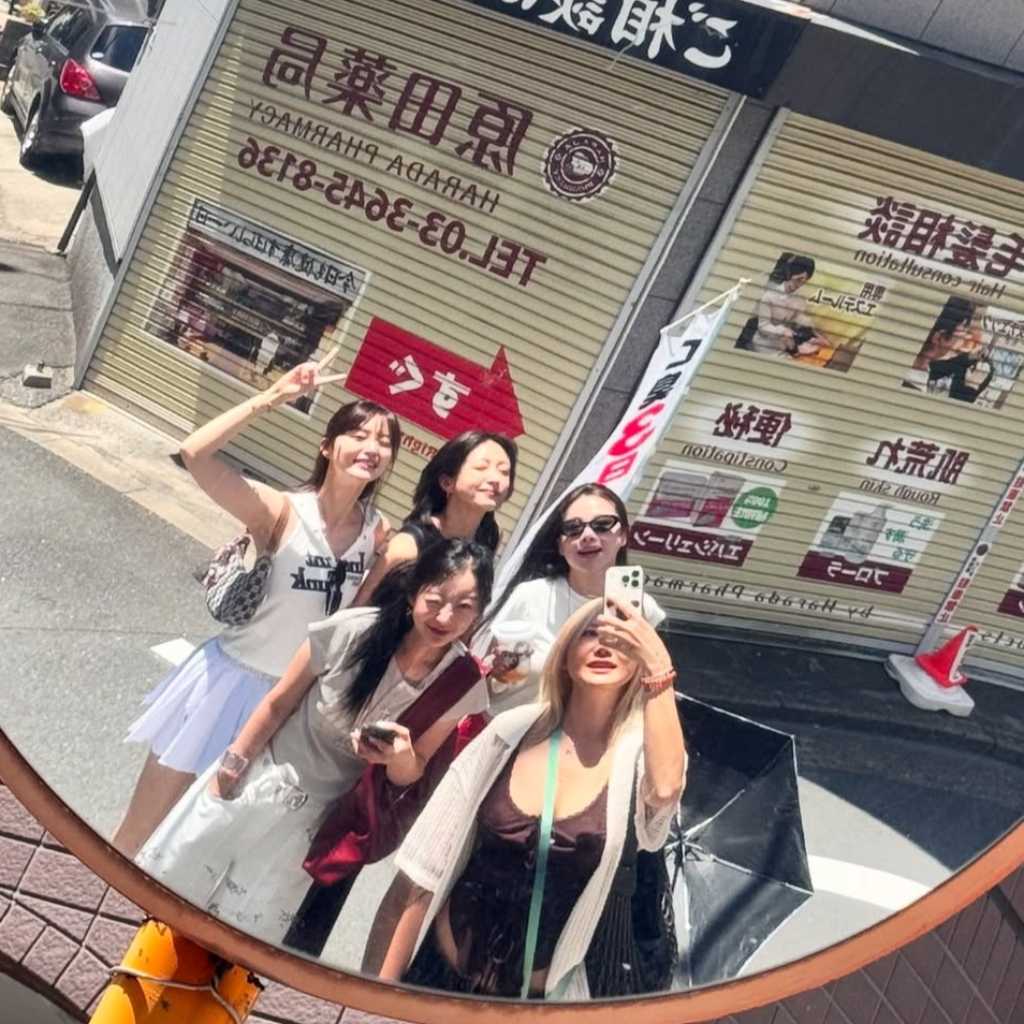 EXID、メンバー全員で日本旅行に！屋外で生ビール＆プリクラ写真も…記念ショット続々