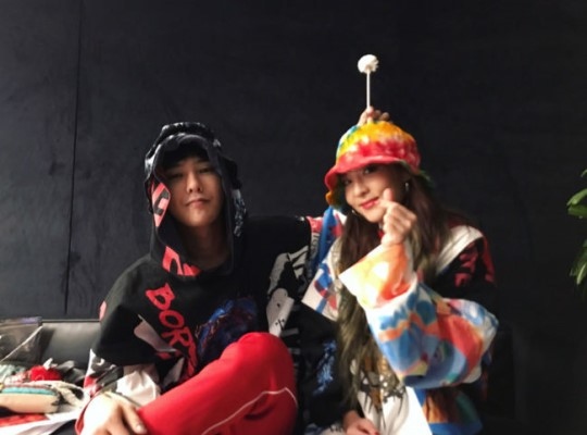 元2ne1のdara G Dragonとの仲良しショット公開 フィリピンでコラボステージ披露 Kstyle