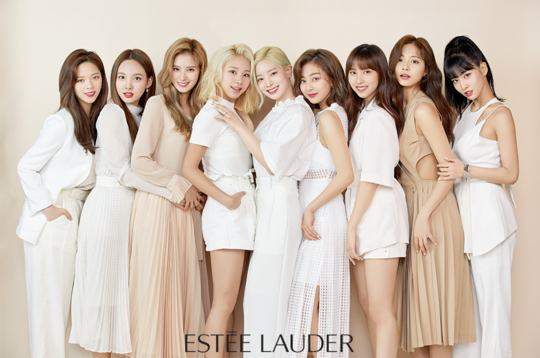 Twice 化粧品ブランド Estee Lauder の韓国アンバサダーに抜擢 9人9色の魅力をアピール Kstyle