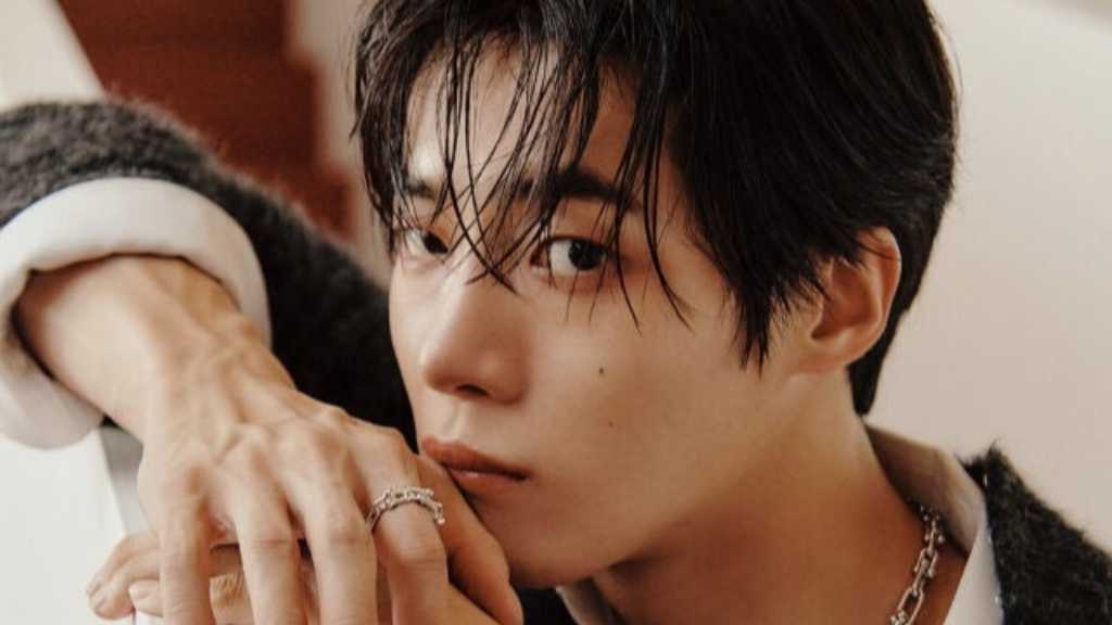 チュ・ヨンウ、グラビアで率直な思いを語る「優しさを学ぼうと努力している」（動画あり）