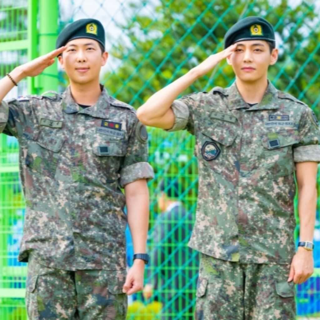 BTSのRM＆V、本日除隊！凛々しい軍服姿で登場