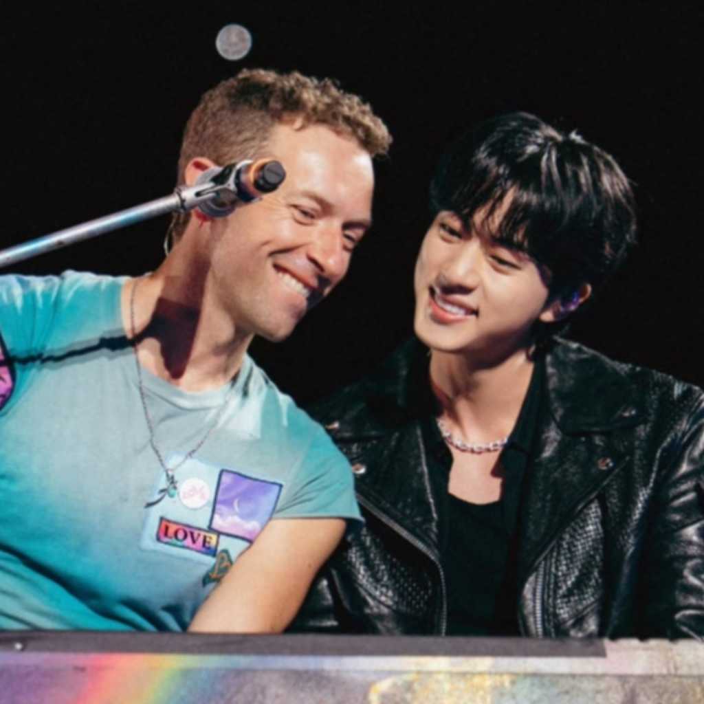 BTS ジン、コールドプレイの韓国公演にサプライズ登場！コラボステージに熱狂…仲睦まじい姿が話題に