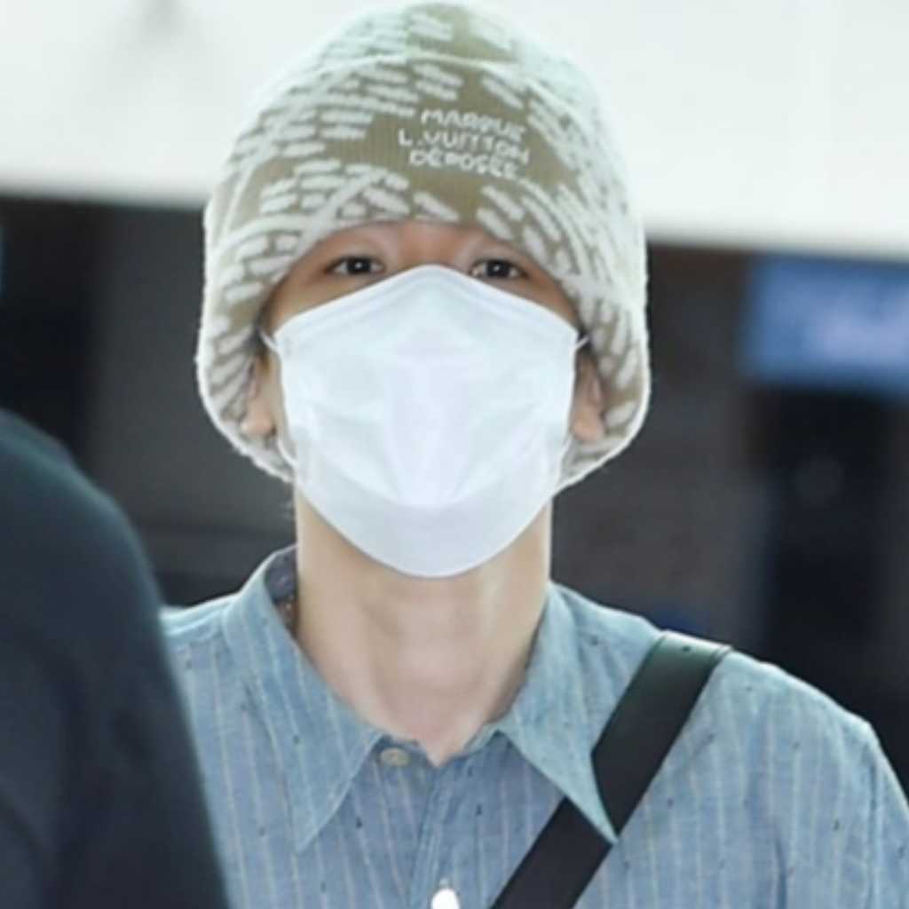 【PHOTO】EXO ベクヒョン、ワールドツアーのため台湾へ出国…小走り姿が可愛いと話題に