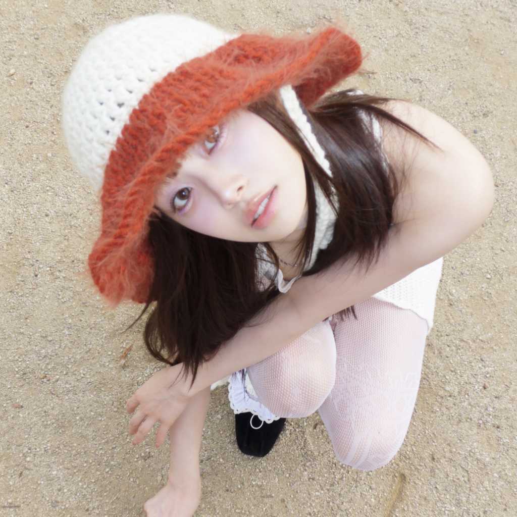 チュウ、初のソロフルアルバム「XO, my cyberlove」新たな予告イメージを公開