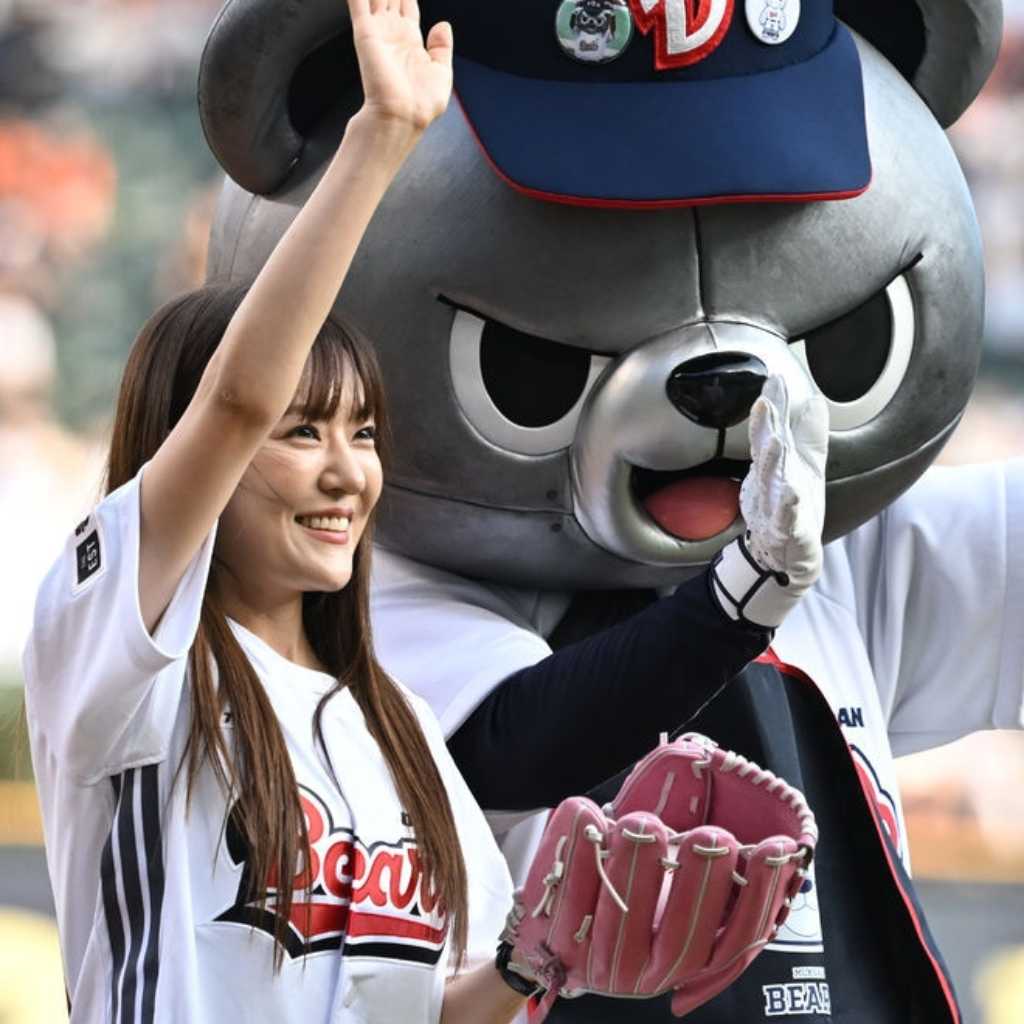 【PHOTO】「白と黒のスプーン」出演パク・ウニョンシェフ、始球・始打式に登場