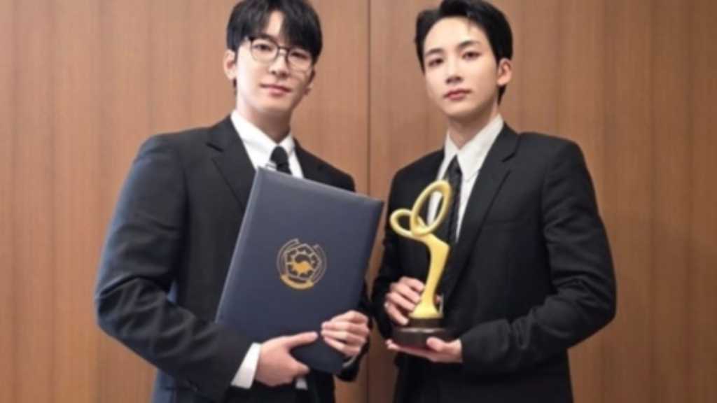 SEVENTEEN「大韓民国大衆文化芸術賞」で大統領表彰を受賞…入隊中のジョンハン＆ウォヌが出席