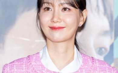 イ・ユヨン、映画「世紀末の愛」で大胆イメチェン「八重歯が役作りの助けになった」